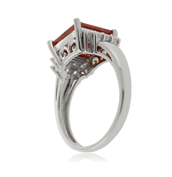 Hermoso Anillo de Plata .925 con Ópalo de Fuego