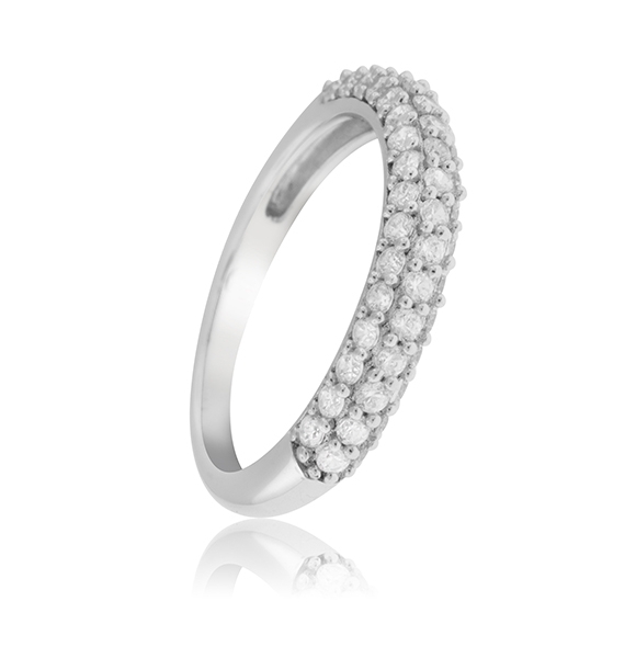 Magnífico anillo de plata fina