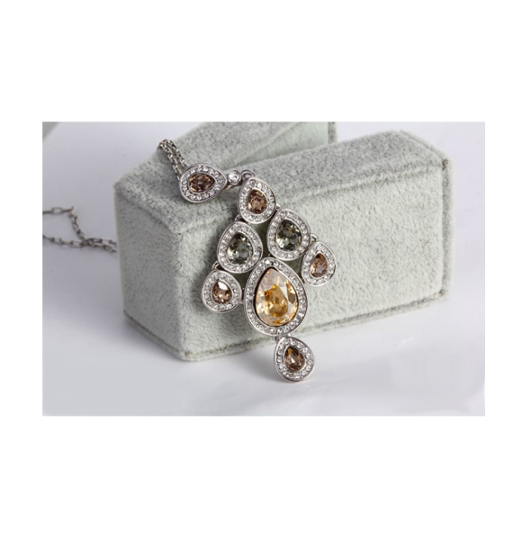 Hermoso Collar de Swarovski color Champagne