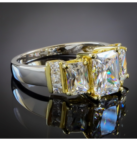 Anillo de Plata de 3 Piedras y Baño de Oro