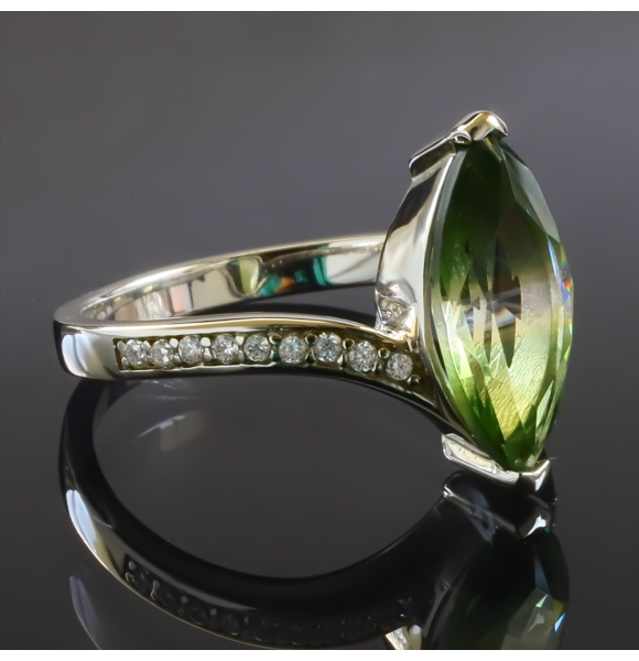 Anillo de Plata y Turmalina en Corte Marquise