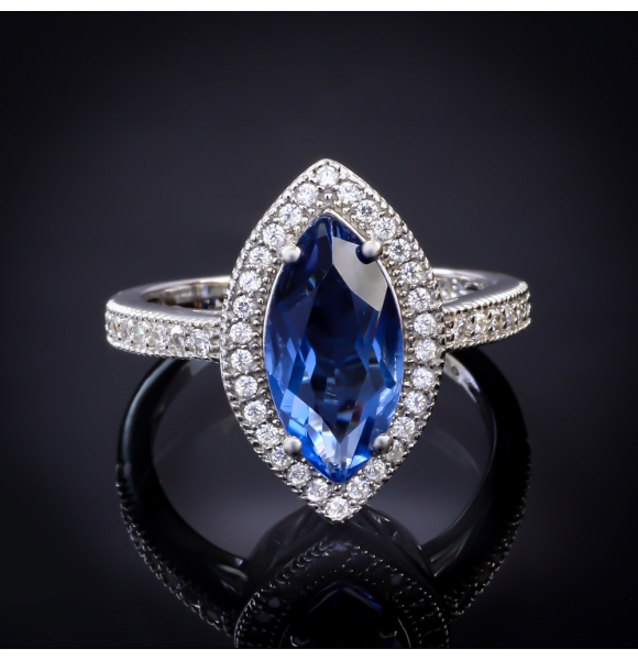 Anillo Hermoso de Alejandrita en Plata ( Azul a Morado )