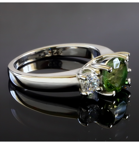 Elegante Anillo de Plata .925 con Turmalina