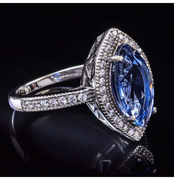 Anillo Hermoso de Alejandrita en Plata ( Azul a Morado )