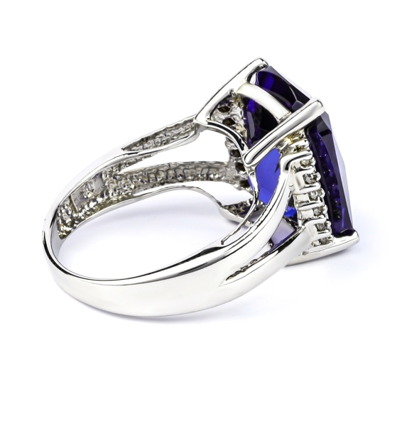Enorme Anillo de Tanzanita en Plata .925