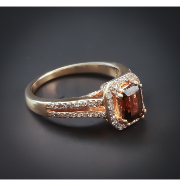 Anillo con Baño de Oro 14K y una Gema de Topacio