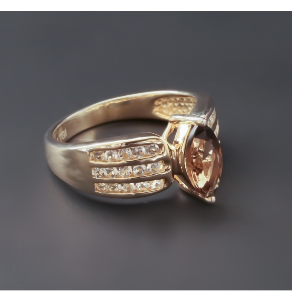 Anillo de Plata .925 con Baño de Oro y Topacio