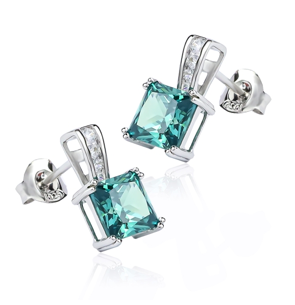 Hermosos Aretes con Piedras de Alejandrita en Plata de Ley