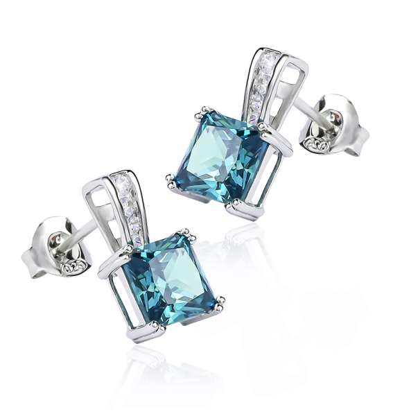 Hermosos Aretes con Piedras de Alejandrita en Plata de Ley