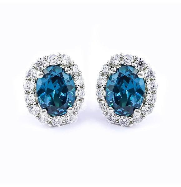 Aretes de Alejandrita de Plata de Ley en corte Ovalada