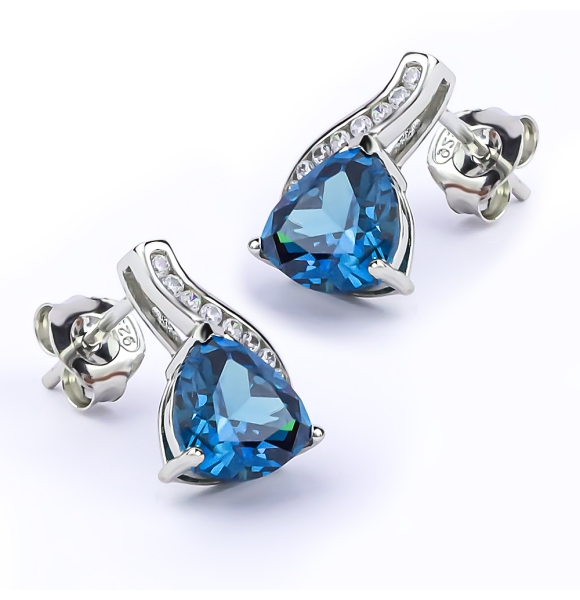 Aretes con Alejandrita en Plata de Ley .925