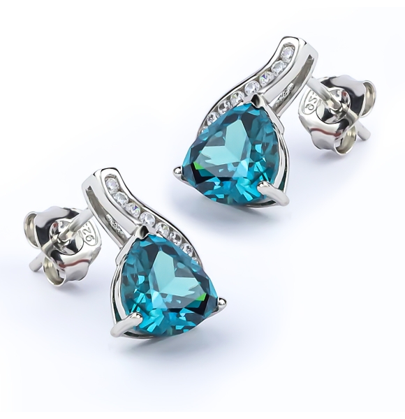 Aretes con Alejandrita en Plata de Ley .925