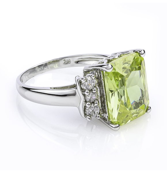 Anillo de Plata y Zultanita Cambia Color con Zirconias