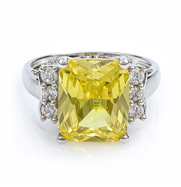 Anillo de Plata y Zultanita Cambia Color con Zirconias