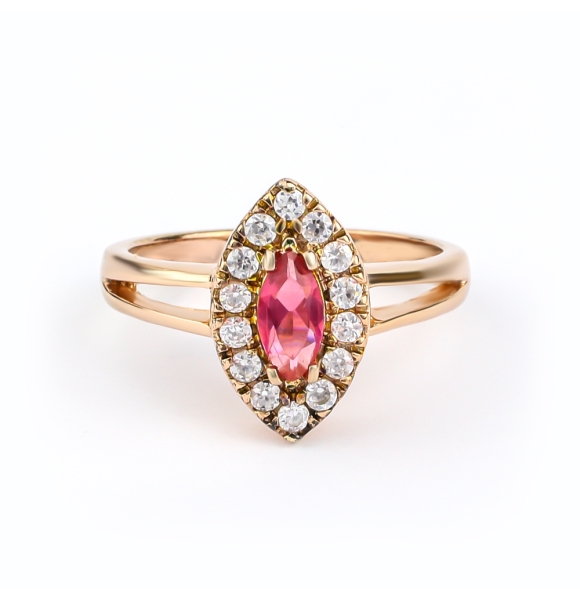 Anillo de Marquise Cut Rubi Con Baño De Oro Rosa