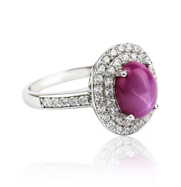 Anillo Ovalado de Rubí Estrella Cabuchon con Plata 925