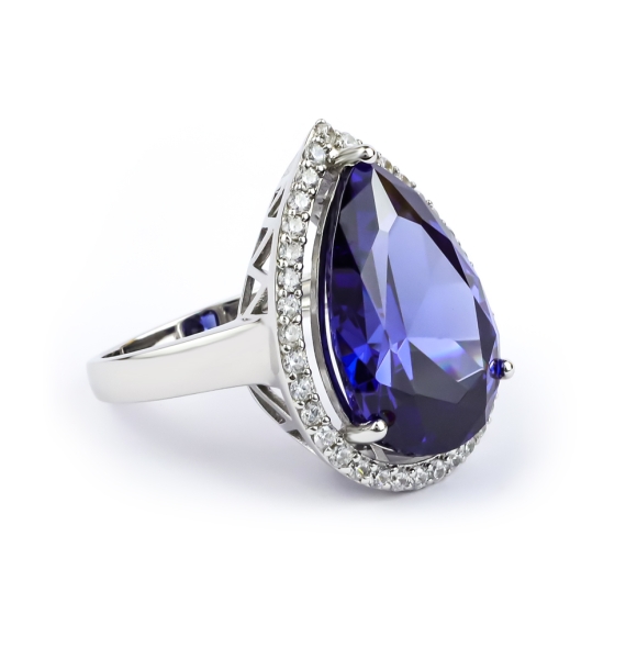 Muy Grande Anillo de Tanzanita de Plata .925
