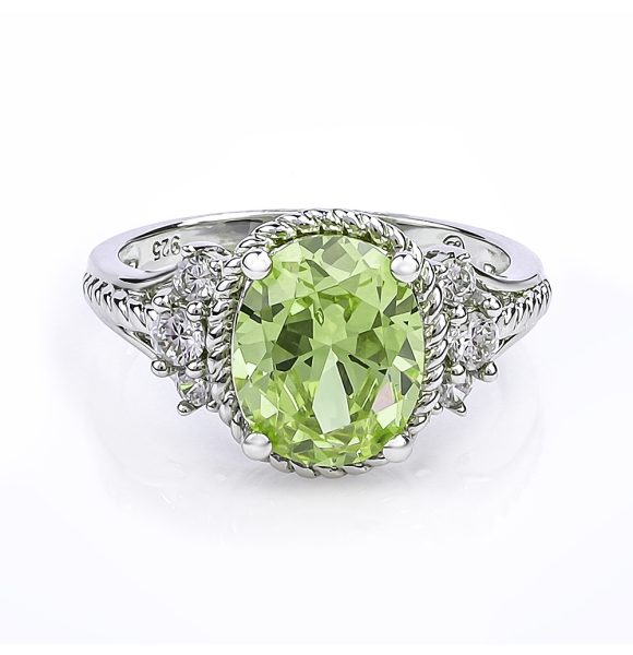 Hermoso Anillo de Plata y Zultanita Cambia Color en Corte Ovalado