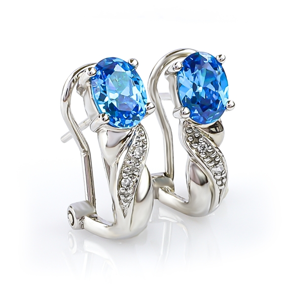 Aretes de Plata y Topacio Azul en Corte Ovalado