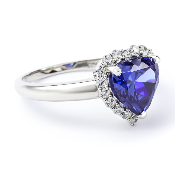 Hermoso Anillo de Tanzanita en Plata de Ley 925 Corazón