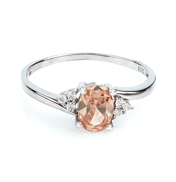 Hermoso Anillo de Plata y Zultanita Cambia Color en Corte Ovalado con Zirconias