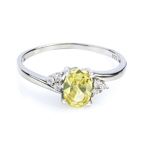 Hermoso Anillo de Plata y Zultanita Cambia Color en Corte Ovalado con Zirconias