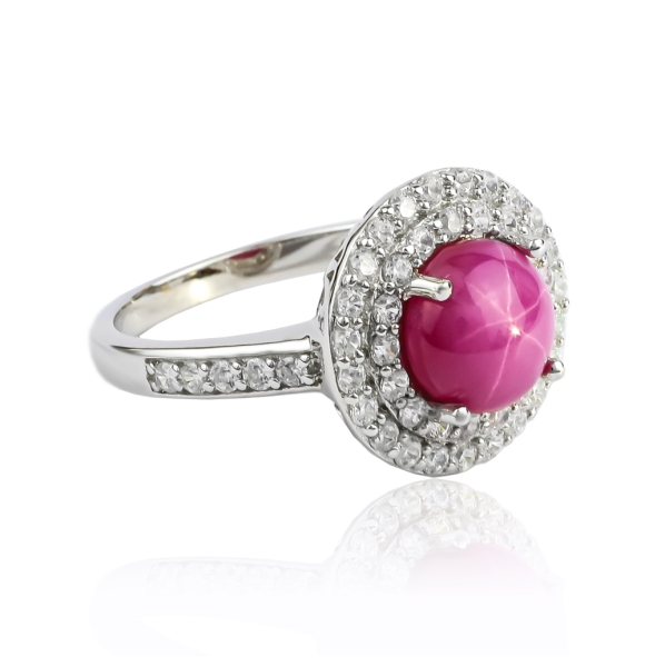 Hermoso Anillo de Rubi Estrella