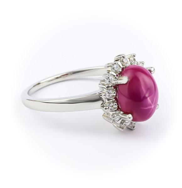 Hermoso Anillo de Rubi Estrella