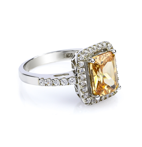 Anillo en Plata de Ley .925 con Zultanita