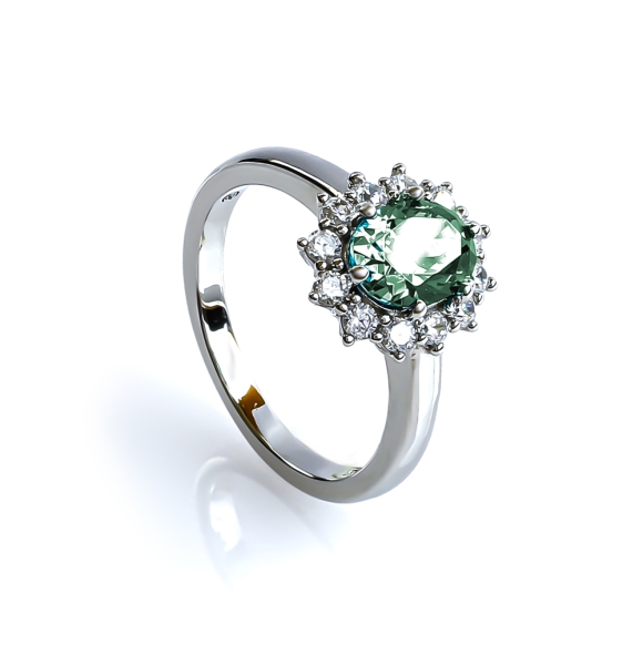 Anillo de Alejandrita en Corte Ovalo Con Plata 925