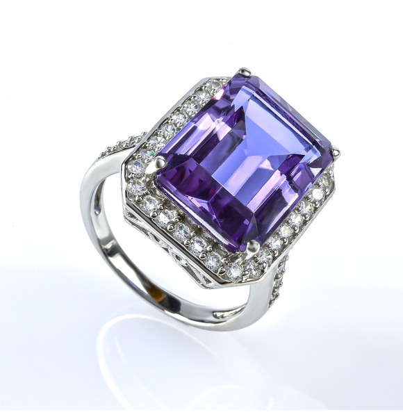 Grande Anillo de Alejandrita Cambia de Color Azul Morado