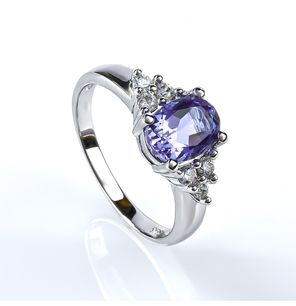 Anillo de Plata con Alejandrita Bicolor ( Morado/Rosa )