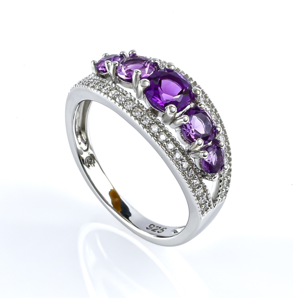 Anillo de Plata de Ley con Amatista