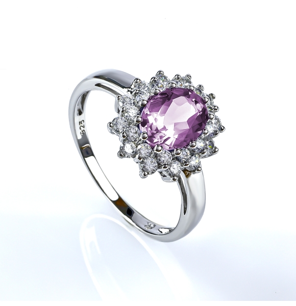 Elegante Anillo de Plata con Alejandrita Bicolor