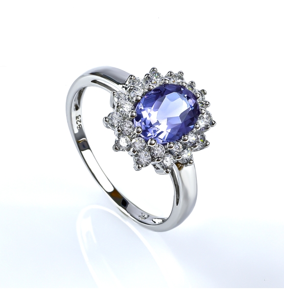 Elegante Anillo de Plata con Alejandrita Bicolor