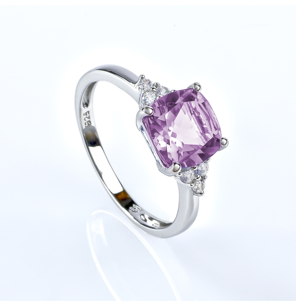 Anillo Hermoso de Alejandrita en Plata