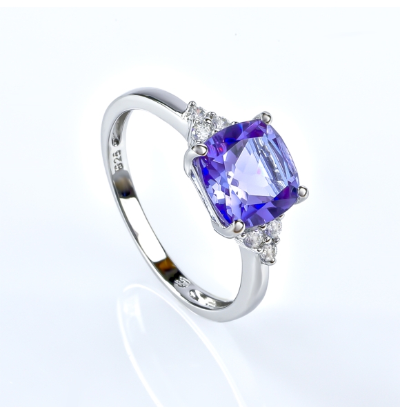 Anillo Hermoso de Alejandrita en Plata