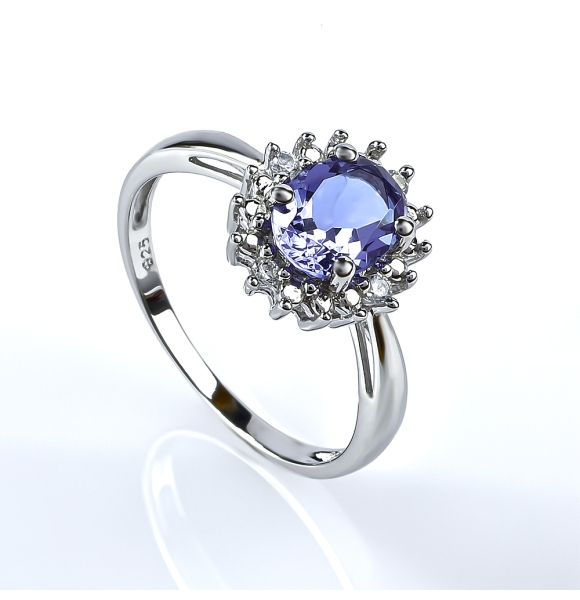 Anillo con una Gema de Alejandrita en Plata de Ley