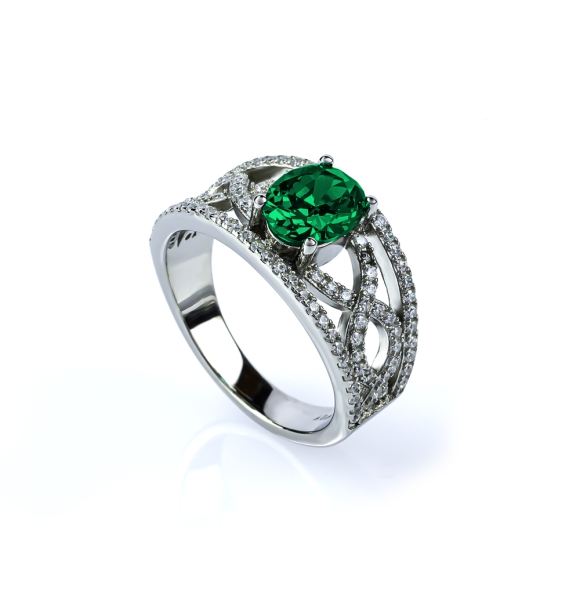 Anillo de Plata con Piedra de Esmeralda en Corte Ovalado
