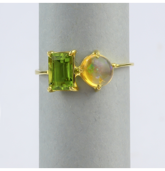 Anillo de Oro Amarillo 14K Opalo Con Peridoto Genuino