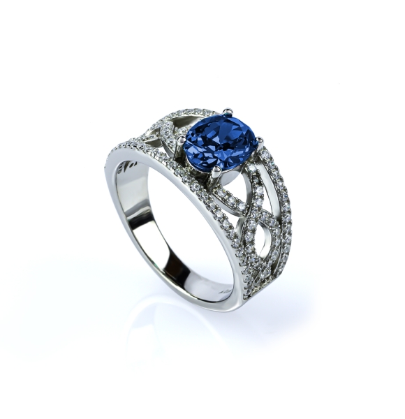Anillo de Plata con Piedra de Zafiro en Corte Ovalado