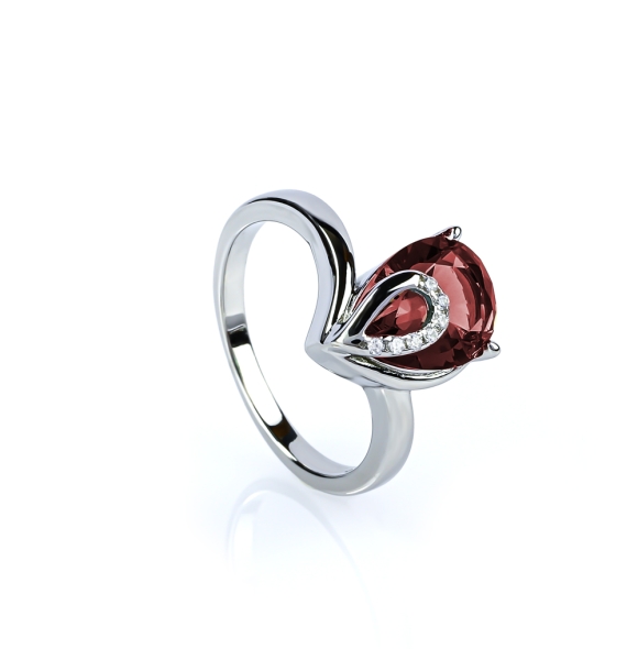 Anillo de Plata Solitario con Zultanita en Corte Pera