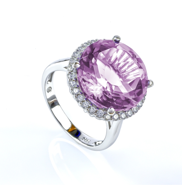 Hermoso Anillo de Alejandrita Llamativa