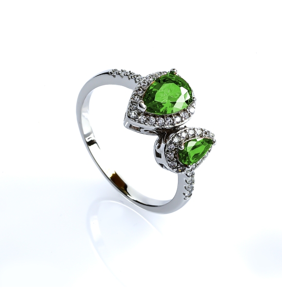 Anillo de Compromiso con Dos Piedras de Peridoto