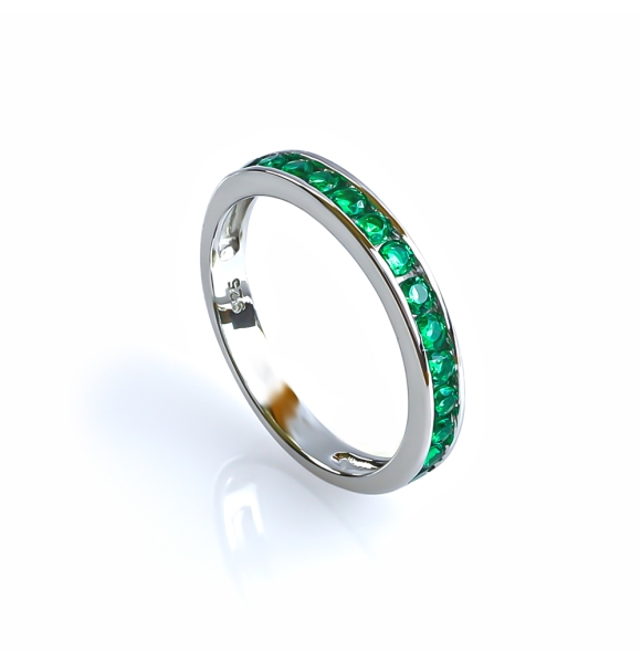 Anillo de Compromiso Decorado Con Hermosas Piedras de Esmeralda