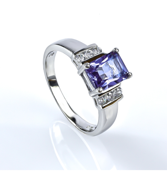 Anillo de Plata .925 con Alejandrita Bicolor ( Morado a Rosa )