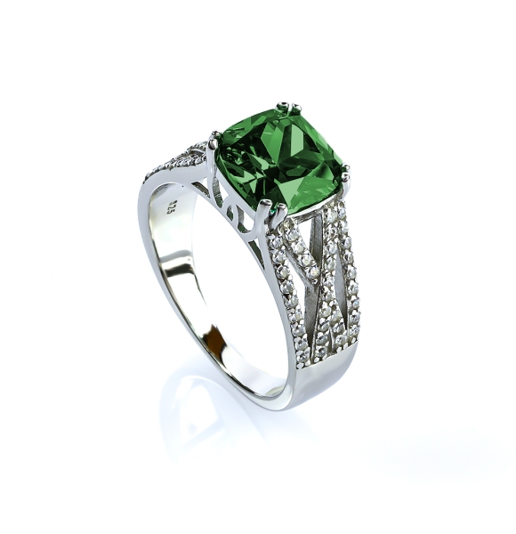 Anillo de Plata Con Esmeralda