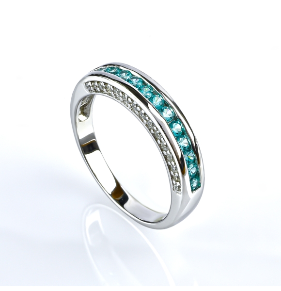 Hermoso Anillo de Paraiba En Plata