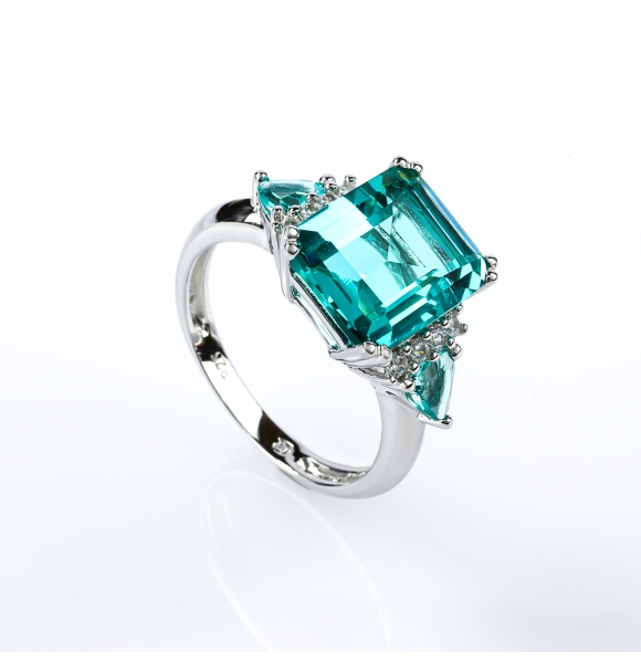 Anillo de Plata con Paraiba Corte Esmeralda