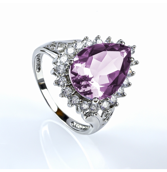 Grandioso Anillo de Plata y Alejandrita Bicolor